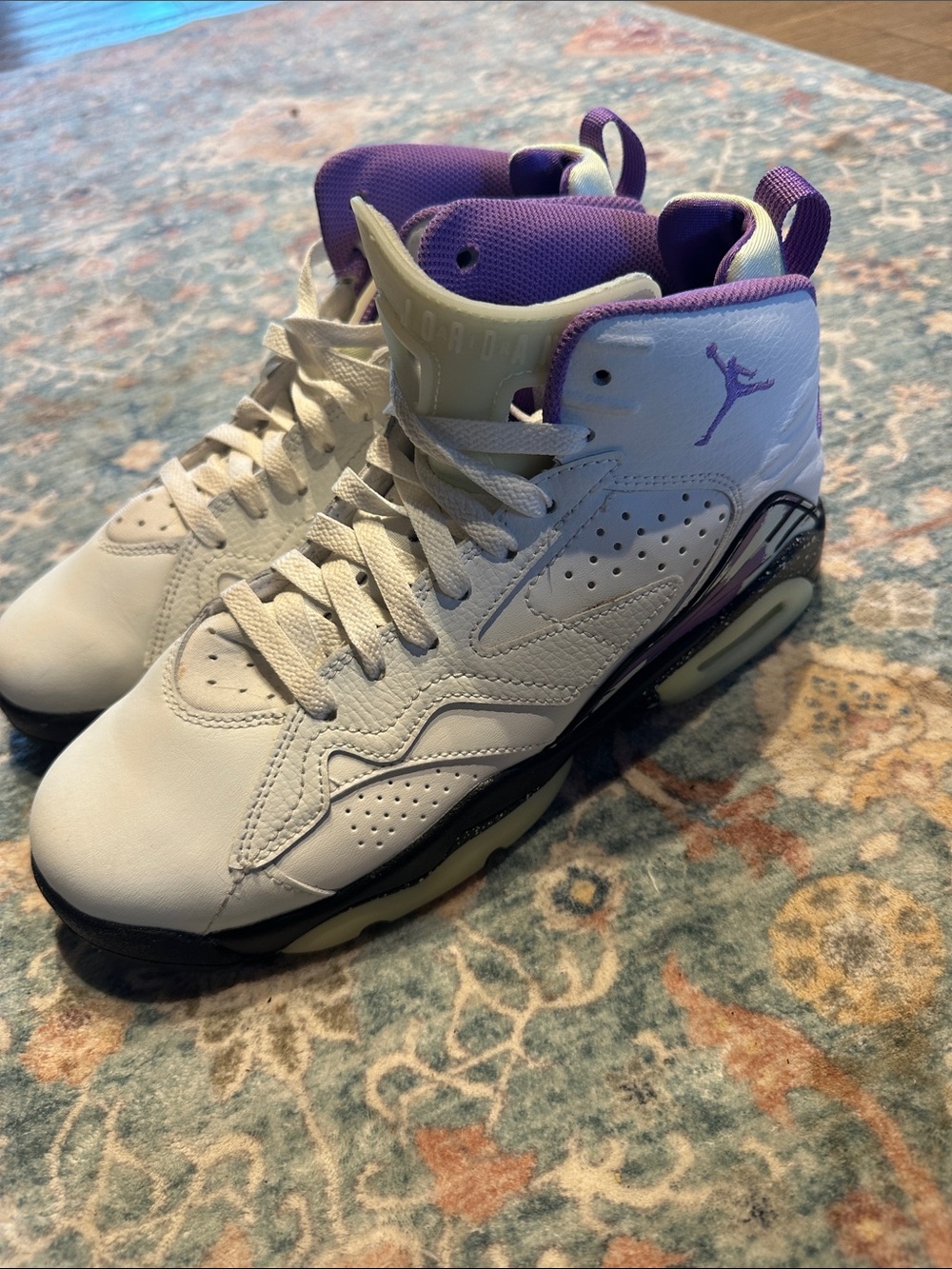 Jordan MVP GS “Summit White/Raspberry” like new. No tie crease.